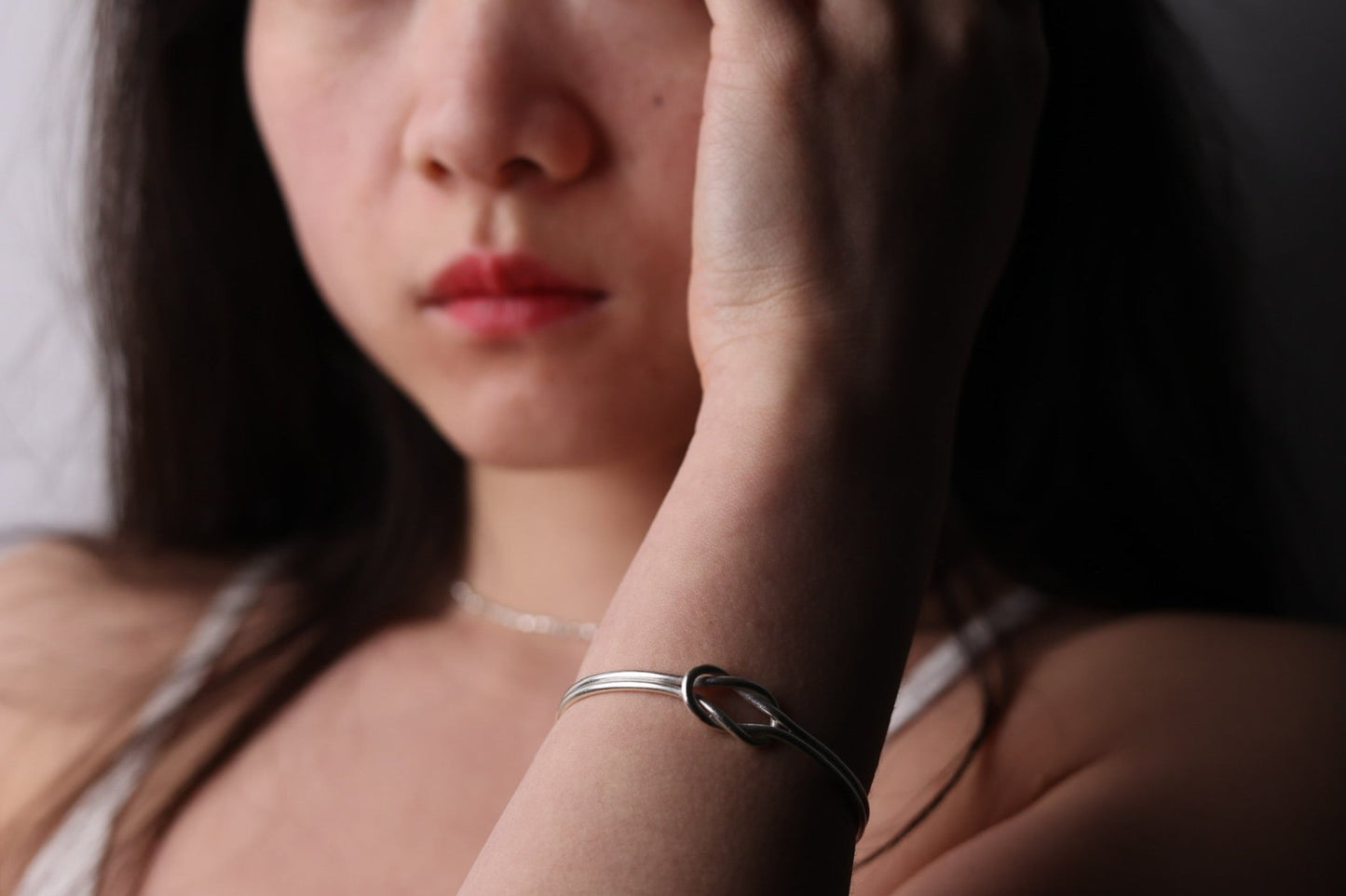 Handcrafted Minimal Style Silver Bangle-The Knot