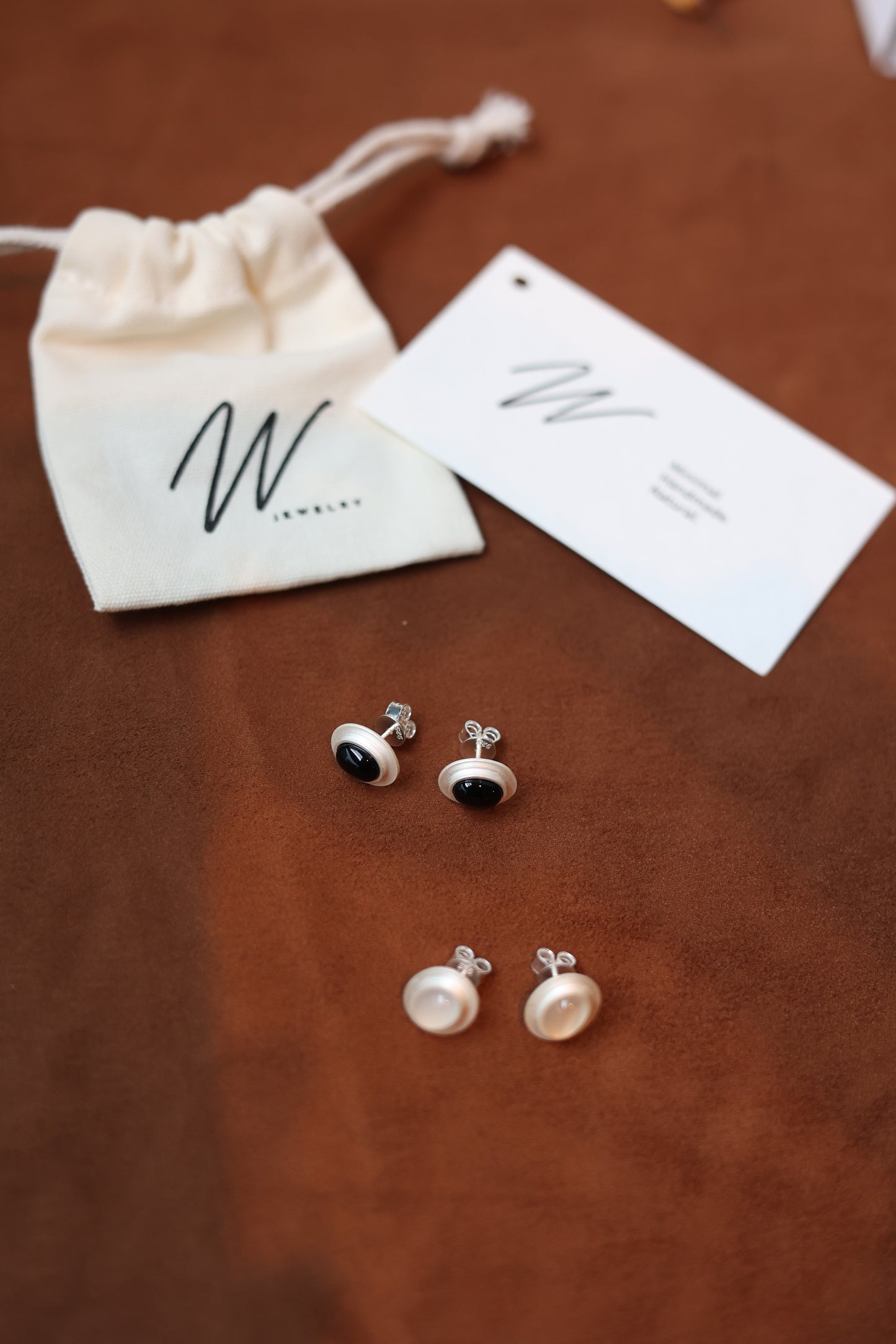 The Classic B&W Onyx Ear Stud