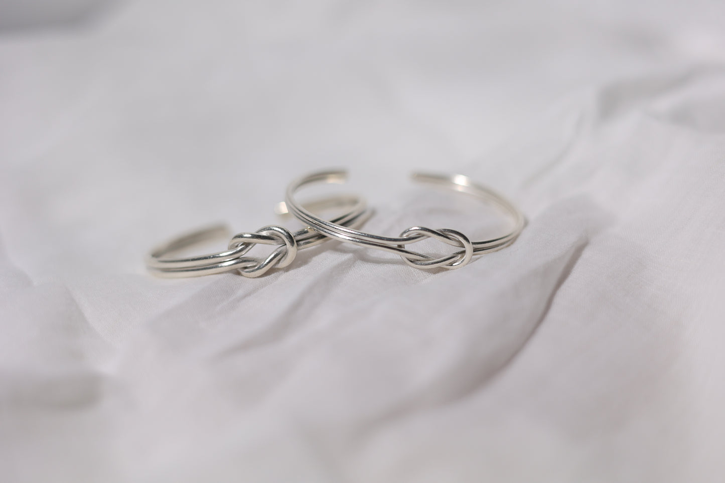 Handcrafted Minimal Style Silver Bangle-The Knot