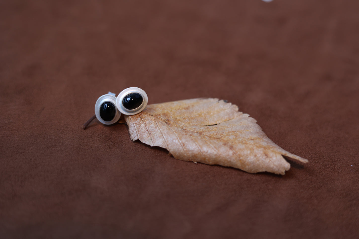 The Classic B&W Onyx Ear Stud