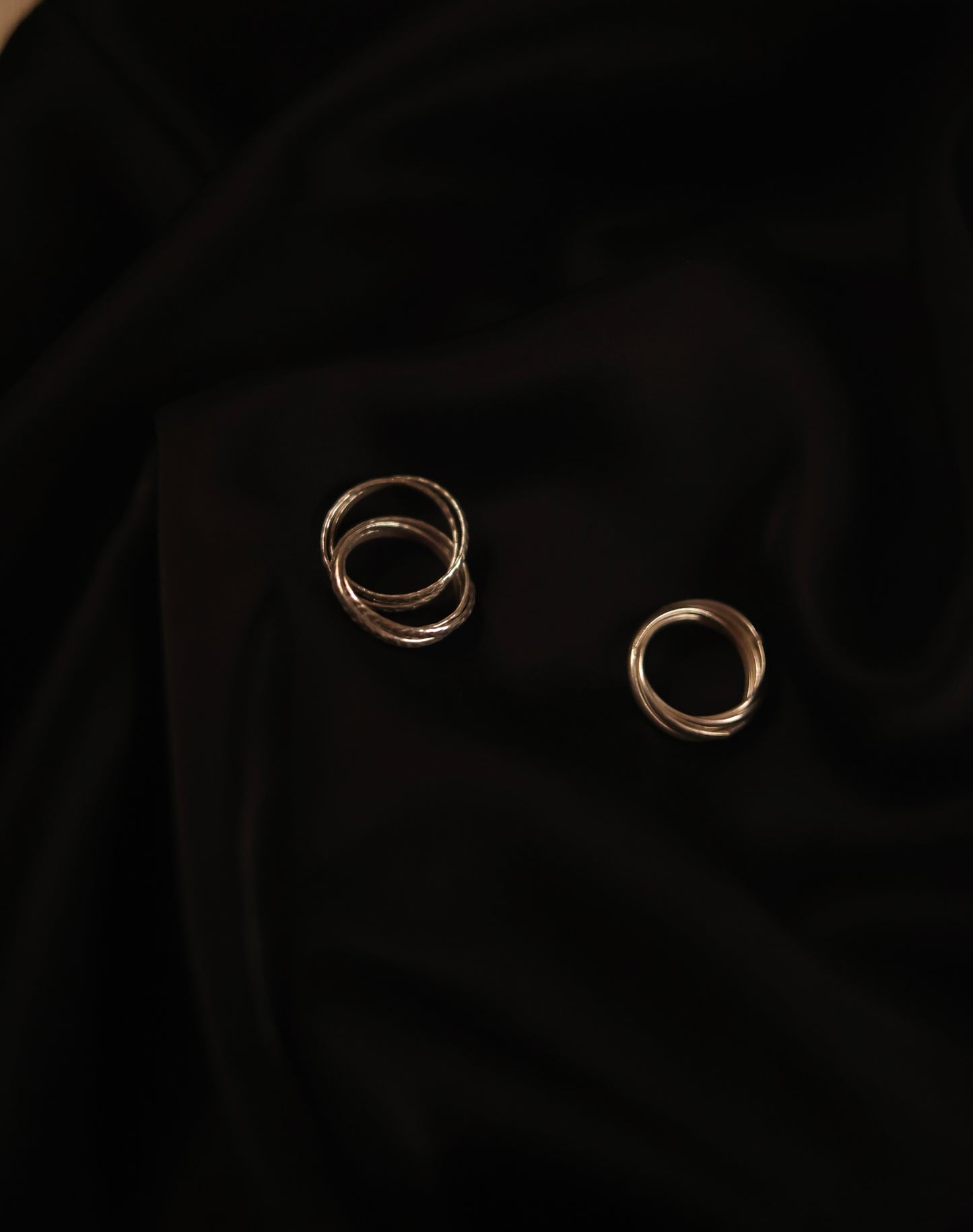 Interlocked Round Silver Minimalist Ring