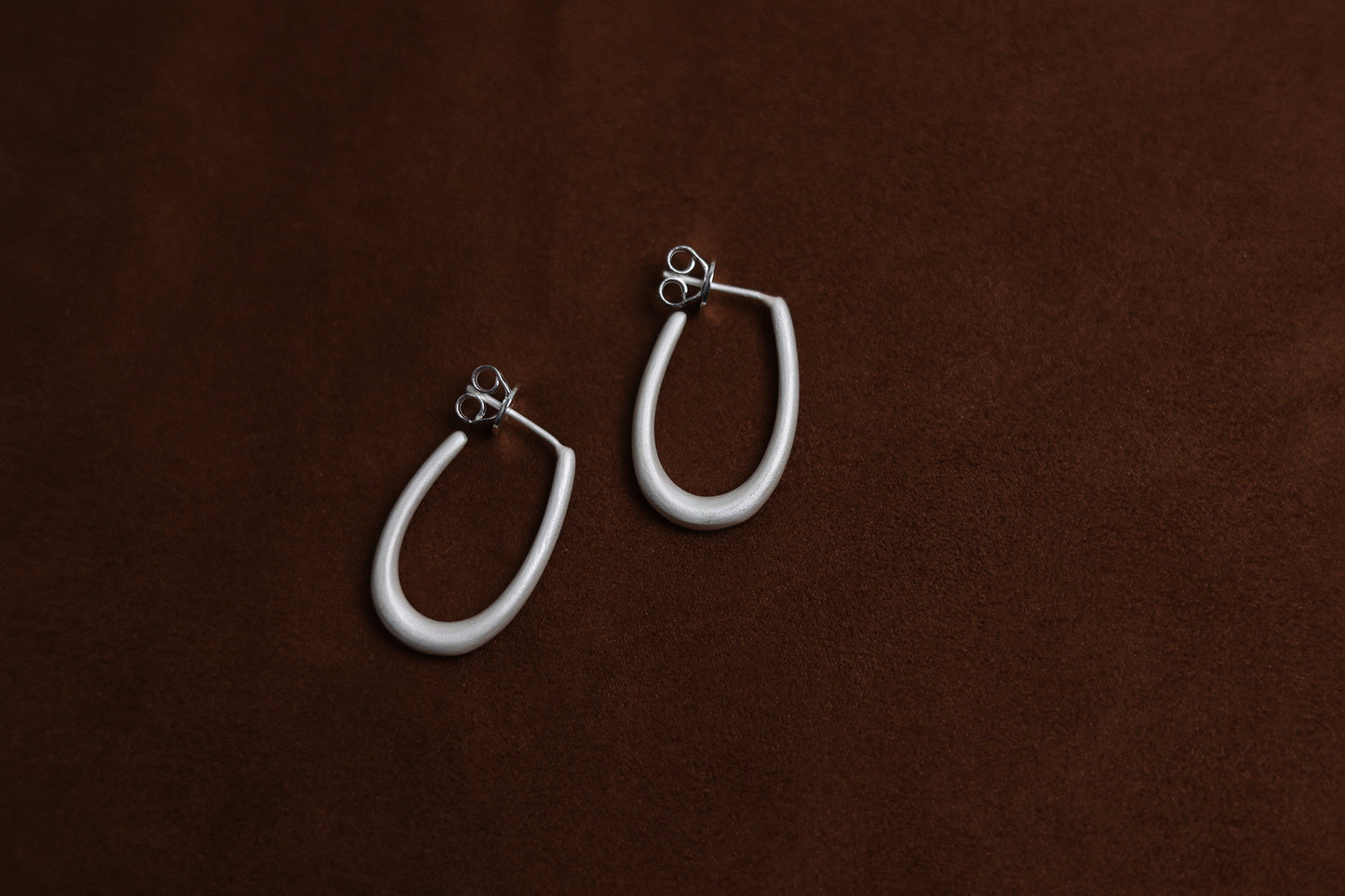 The Minimal U Ear Hoops