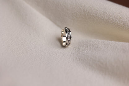 The Circles-Ring — side view of textured spinning ring