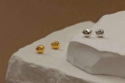 The Dune — small stud components in both finishes